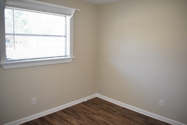 Building Photo - 4735 Redstone Dr