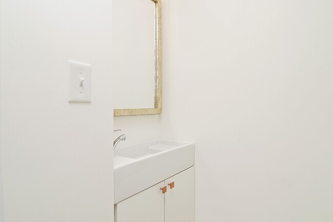 Building Photo - Bright & Modern Downtown Home Near UVA Medical Center