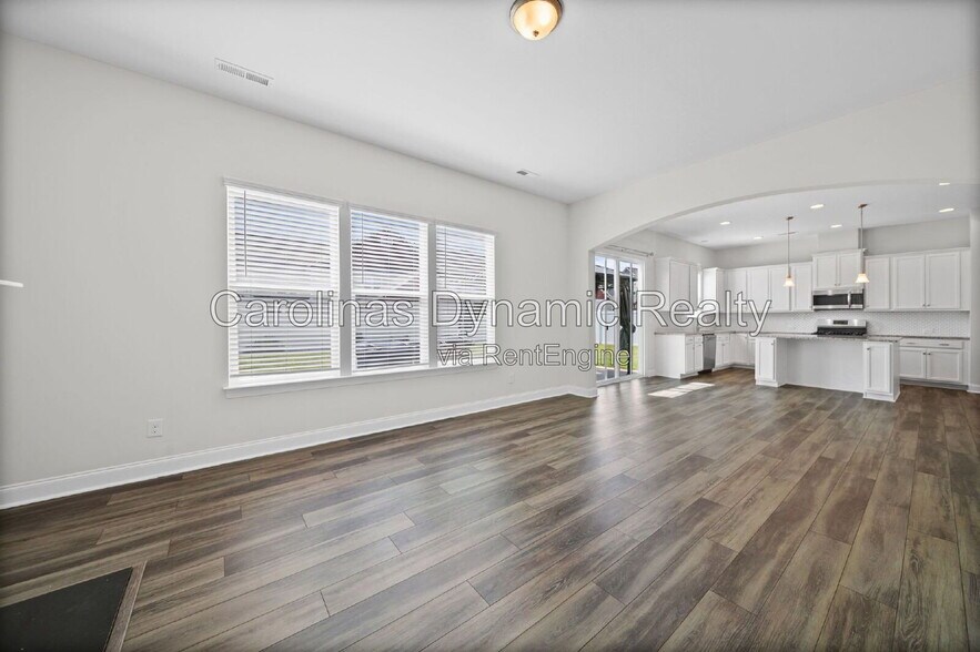 Building Photo - 1106 Cigar Ln