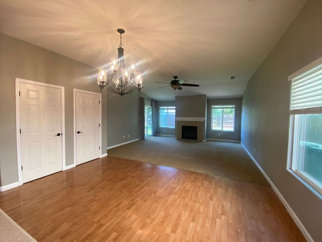 Building Photo - In Hanford-4 Br 2.5 Ba Available Now