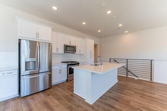 Building Photo - Otay Ranch  3 bd /2 ba Newer Condo w Garage, Laundry + More!