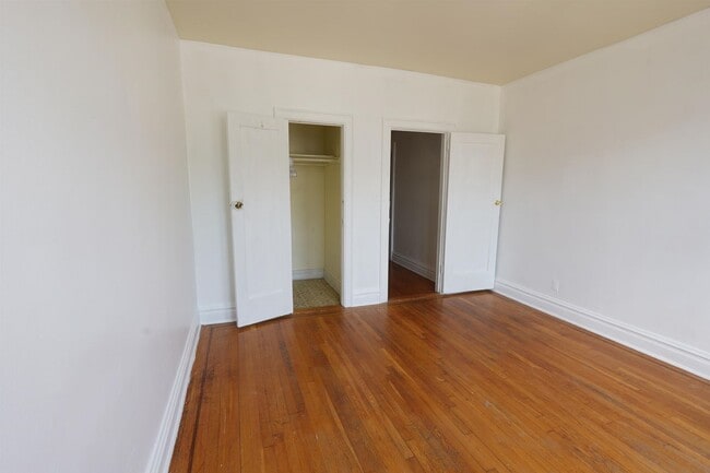Building Photo - 573 Ave E