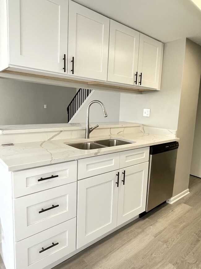 Building Photo - 1505 Sutter Dr