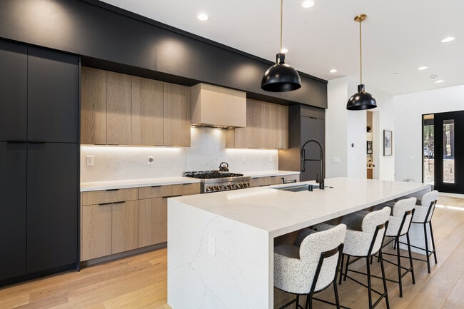 Building Photo - 10131 Jake's Wy