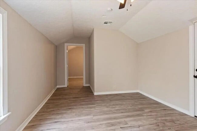 Building Photo - 807 SW Jefferson Ave