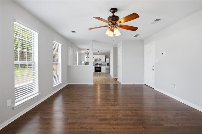 Building Photo - 1098 Village Creek