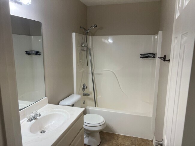 Building Photo - Charming 3 Bed 2 Bath Home