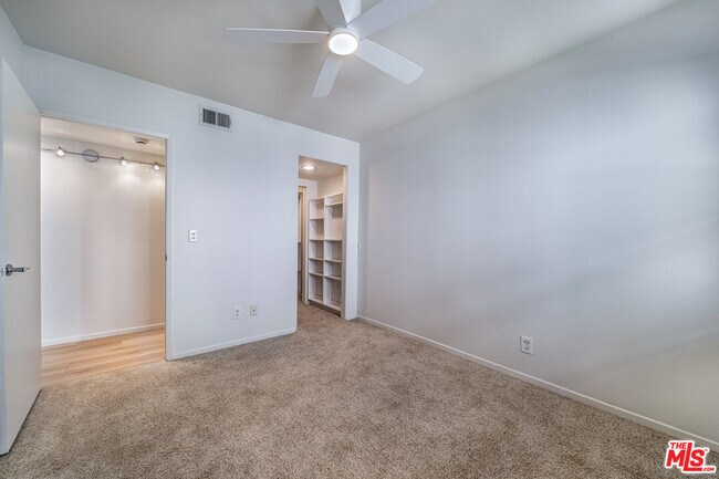 Building Photo - 726 W 37th St