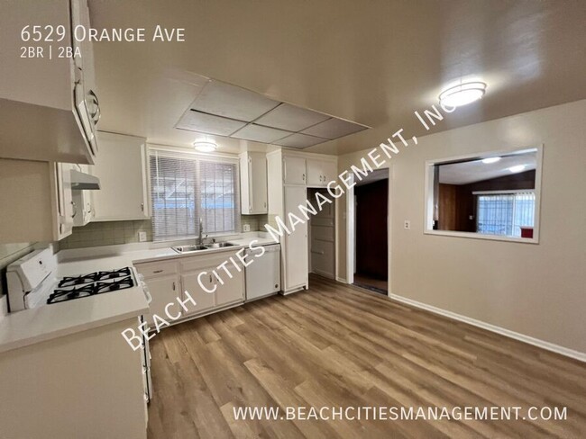 Building Photo - Large 2 Bedroom Home In North Long Beach