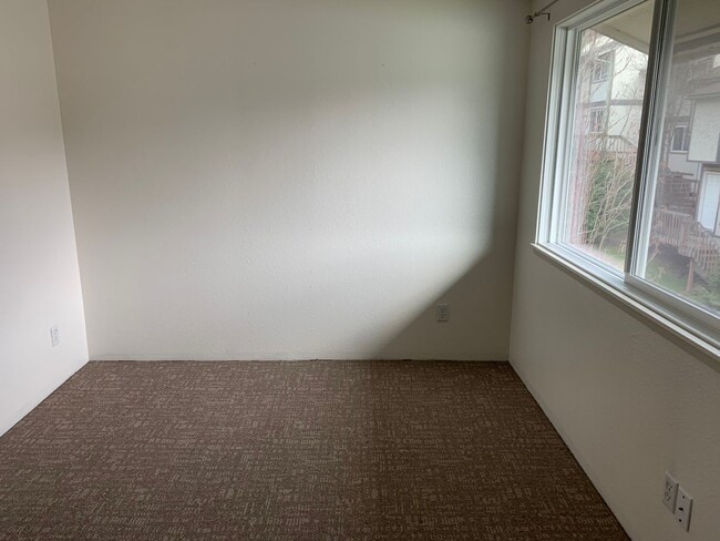 Building Photo - 1820 Larch Street C7