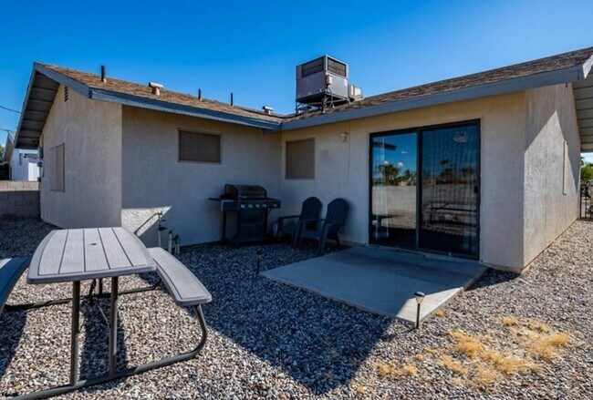 Building Photo - 1097 Sahuaro Dr