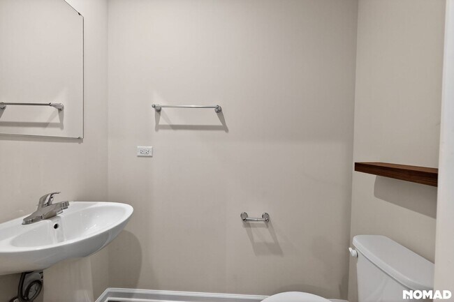 Building Photo - 901 Wilson St