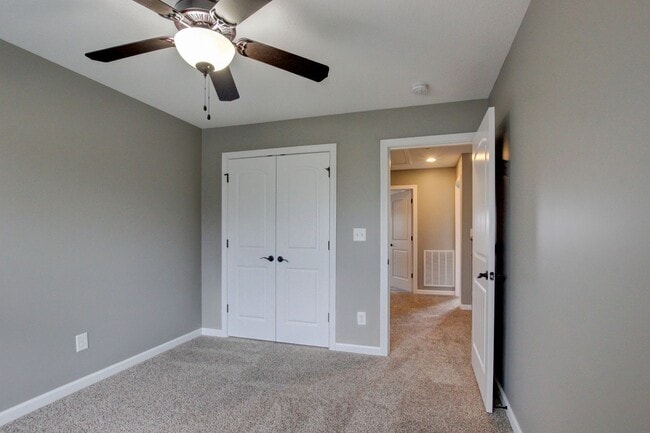 Building Photo - Executive Home on Cul de sac off exit 8.  Hurry.