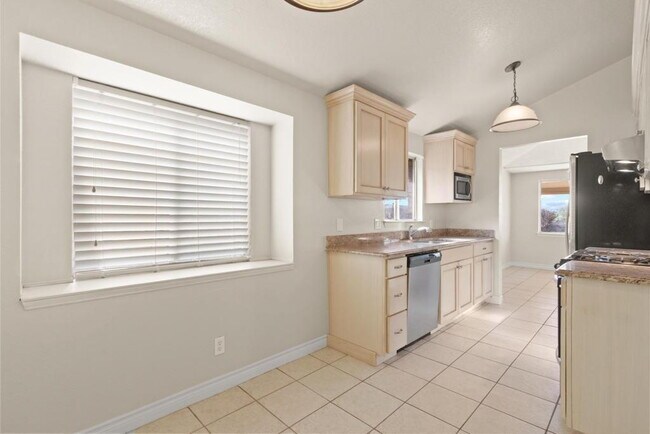 Building Photo - 926 Agua Caliente Dr
