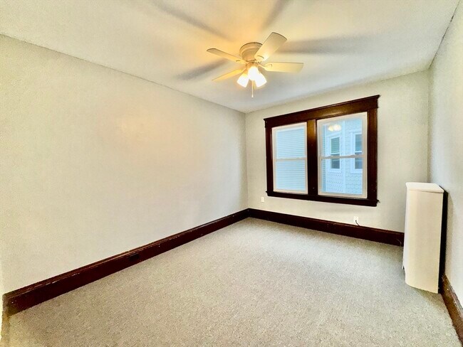 Building Photo - 328 Stevens St