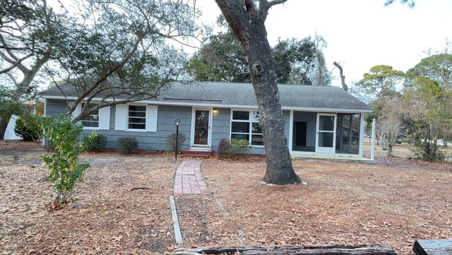 Building Photo - Newly updated 3 bedroom home