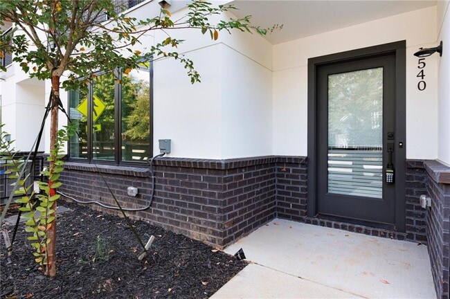 Building Photo - 1540 Millwood Pl