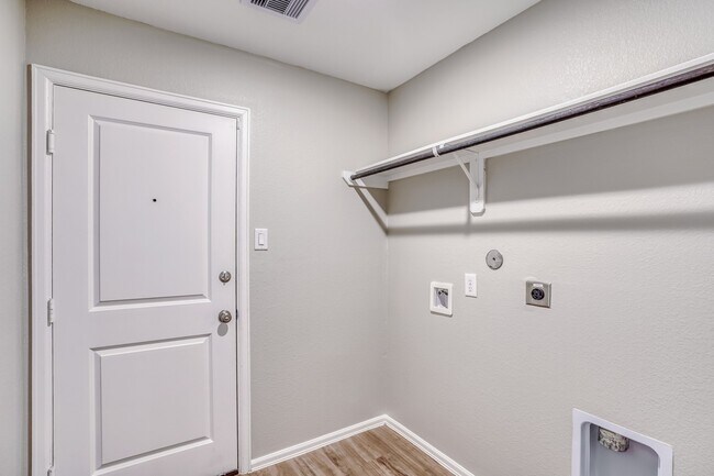Building Photo - 9214 Burnet Flds Dr