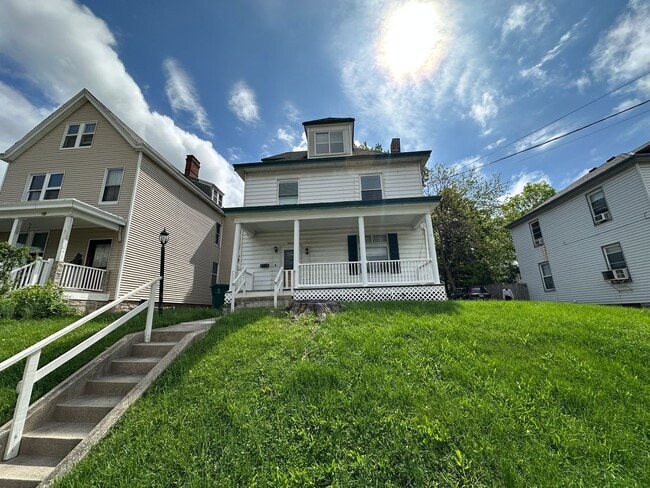 Building Photo - CHEVIOT- 4 Bedroom, 2 full Bathroom Specta...