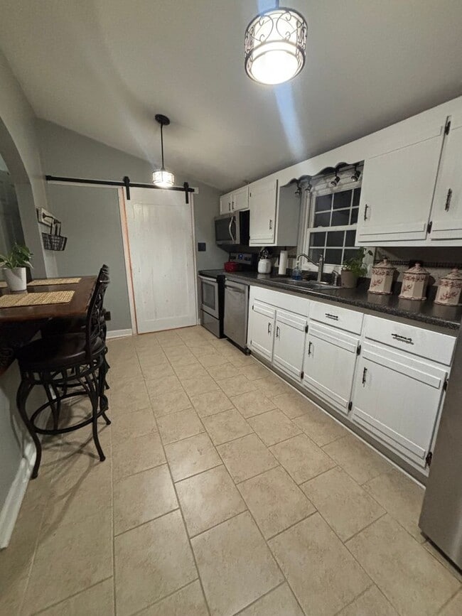 Building Photo - Cute Country Charmer – Bristol, VA  2 Bed ...