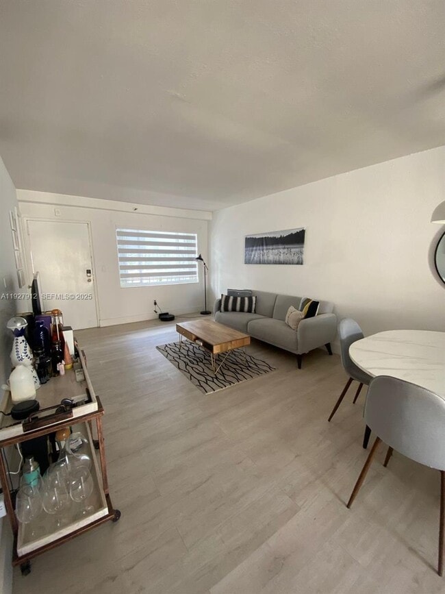 Building Photo - 677 NE 24th St