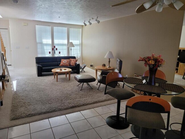 Building Photo - 1200 Glen Canyon Dr