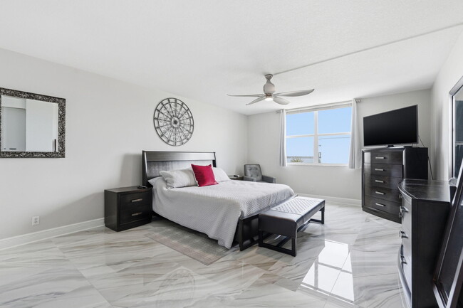 Building Photo - 3450 S Ocean Blvd