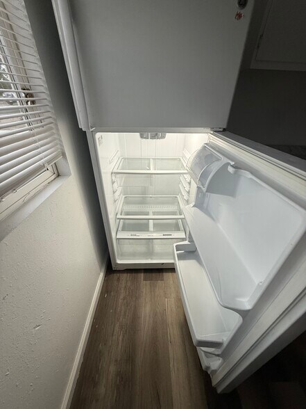 Building Photo - 9022 State Highway 99E