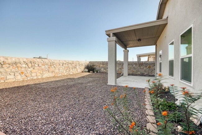 Building Photo - Eastside area for Short or Long Term Rental(Completely Furnished) Beautiful 4 bed/2 baths