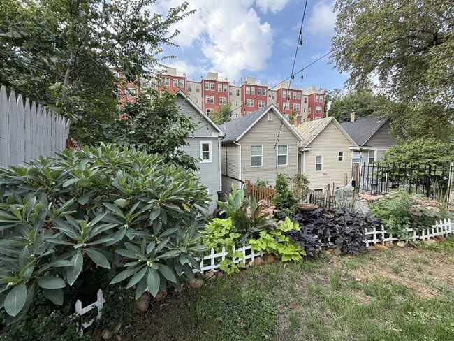 Building Photo - 1328 Morris Rd SE