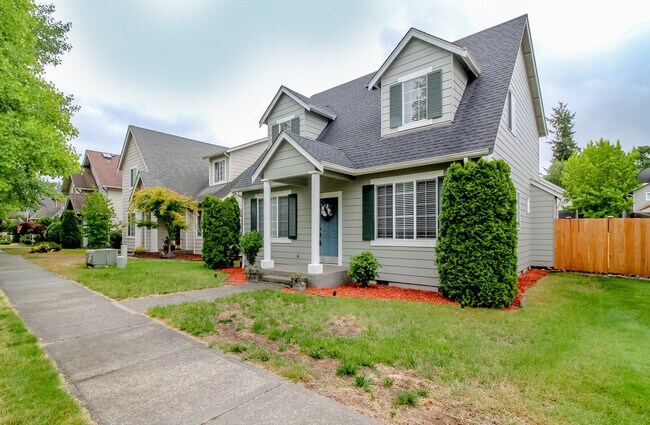 Building Photo - Beautiful Home on Bob's Hollow