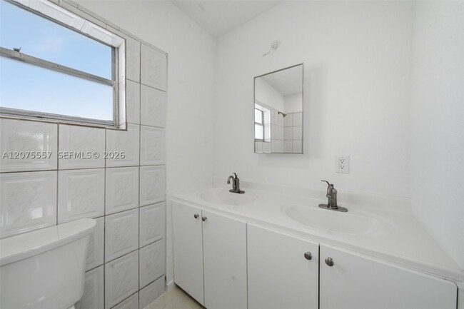 Building Photo - 11000 NW 21st Ct