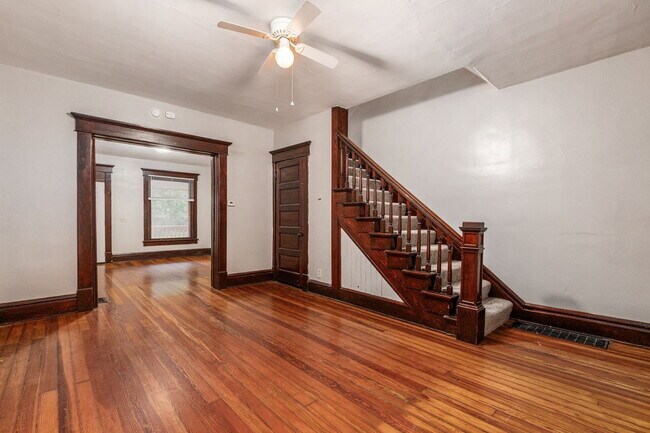 Building Photo - 25 E Blake Ave