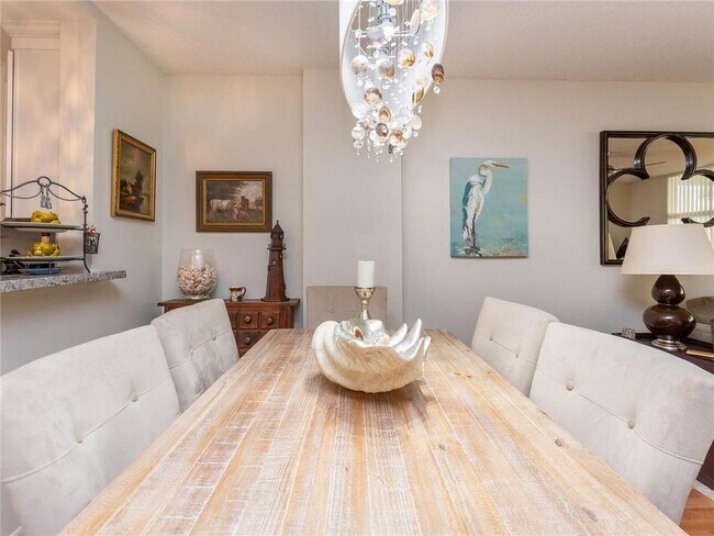 Building Photo - 1147 Hillsboro Mile