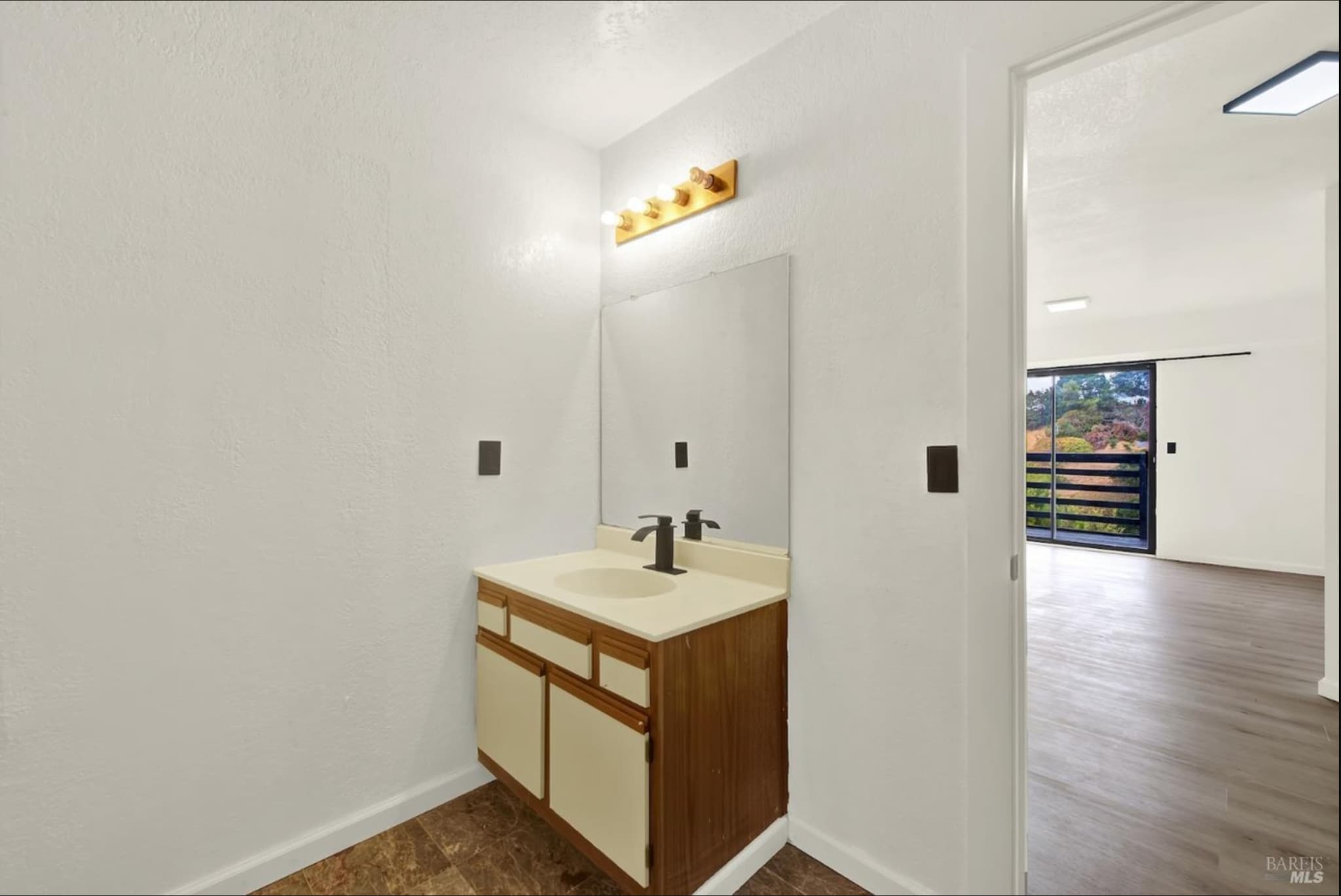 Building Photo - 143 Creekview Dr