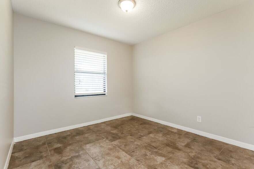 Building Photo - 801 Cambridge Way