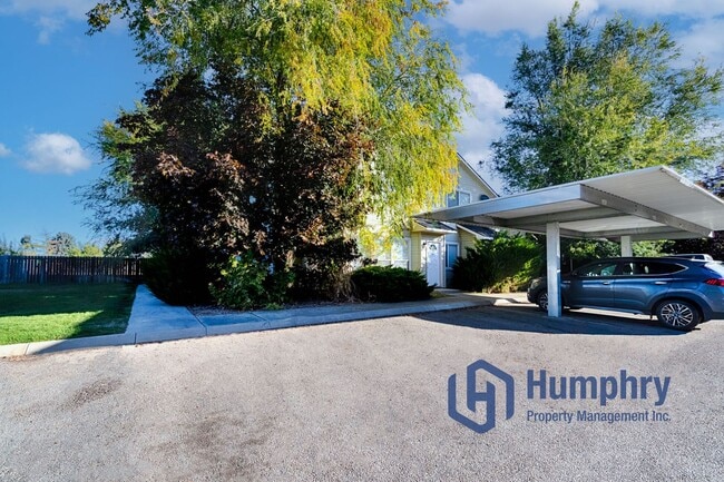 Building Photo - Nampa Fourplex, 2Bd/2Bth/CP, 930Sqft, near Karcher mall off Caldwell Blvd in Nampa