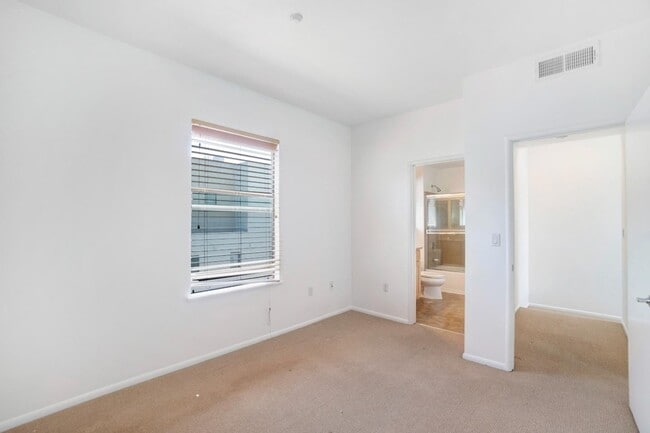 Building Photo - 153 City Limits Cir