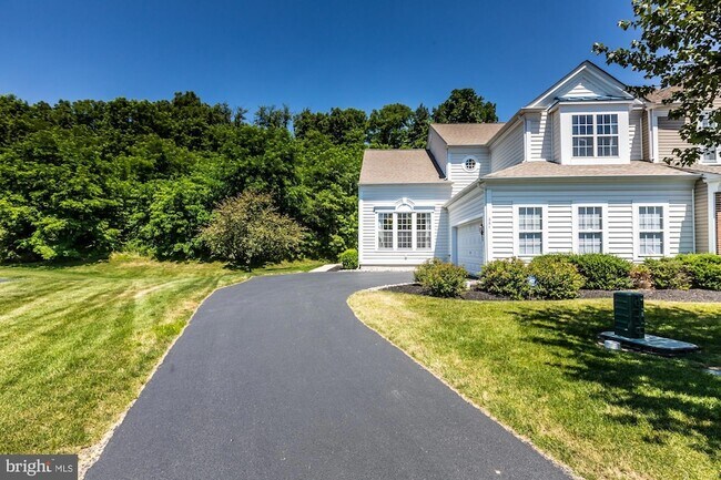 Building Photo - 684 Churchill Rd