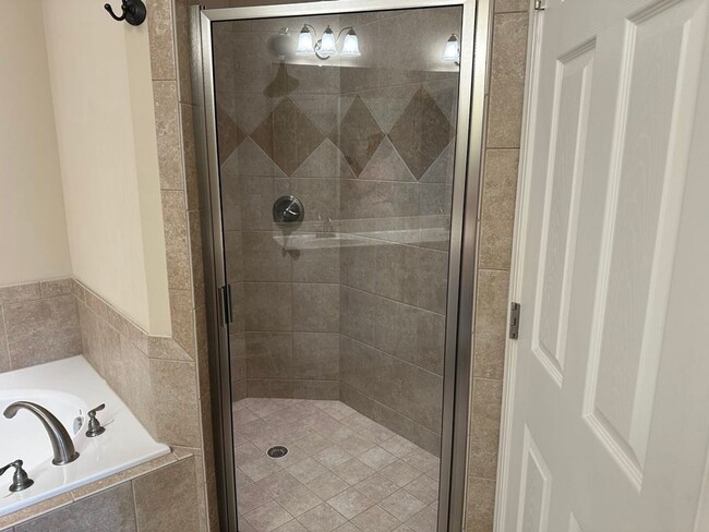 Building Photo - Condo in gated Anderson Creek Club!