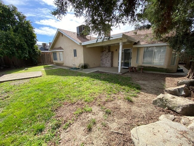 Building Photo - Lovely home for Rent in NW Visalia, located in the Oak West Neighborhood. Coming soon