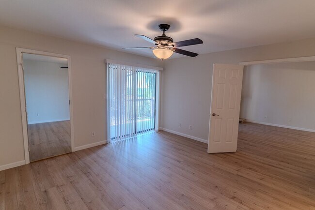 Building Photo - 2-bedroom condo is now available in Scottsdale. 1/2 off 1st Months' Rent