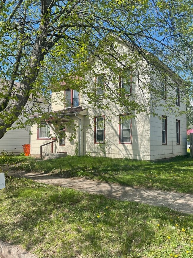 Building Photo - 15 S Grove St