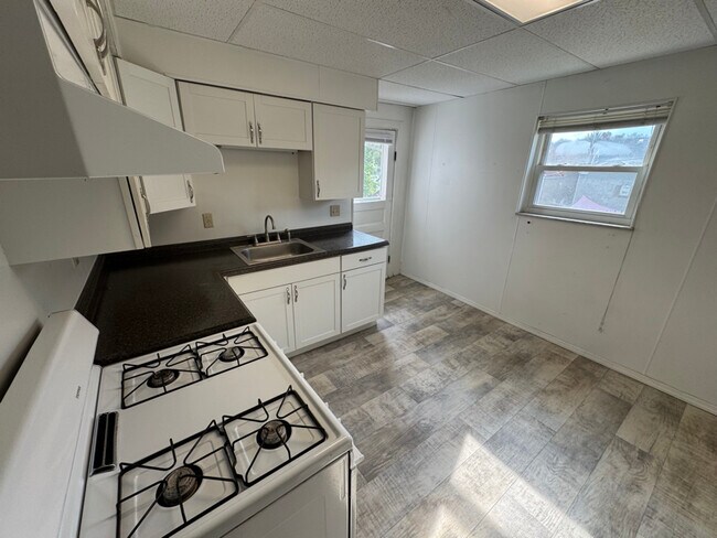 Building Photo - 724 Wills St