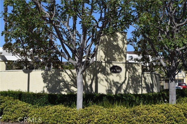 Building Photo - 303 Silk Tree