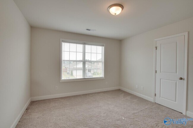 Building Photo - 12900 Tallulah Dr