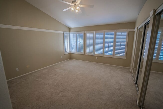 Building Photo - Northbridge 4 Bedroom Home in Valencia!