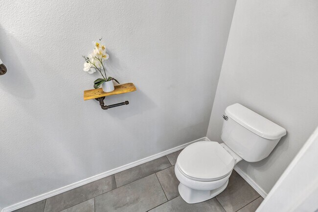 Building Photo - Partially furnished 3-bedroom, 2.5-bath home