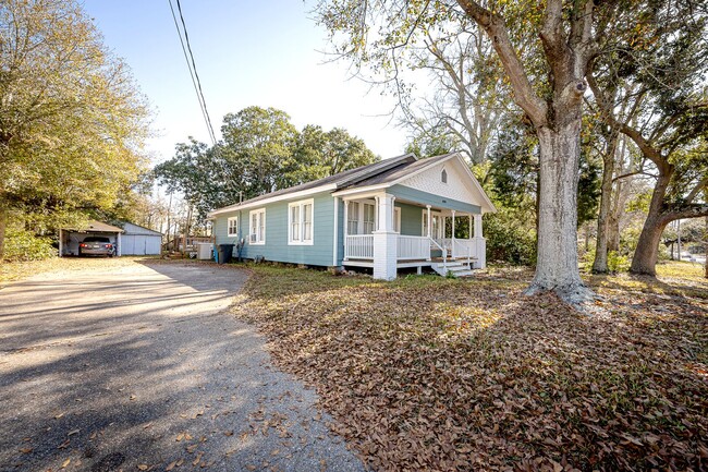 Building Photo - Cute 2 bedroom 1 bath Cottage in Pascagoula