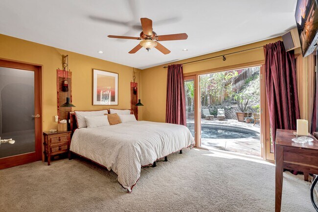 Building Photo - HOLIDAY SPECIAL***2 WEEKS FREE** 3 Bed/2 Bath Oasis in Royal Woods - Available Now